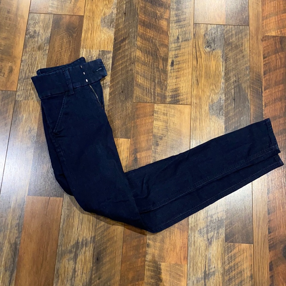 Never worn express jeans. Size 4l